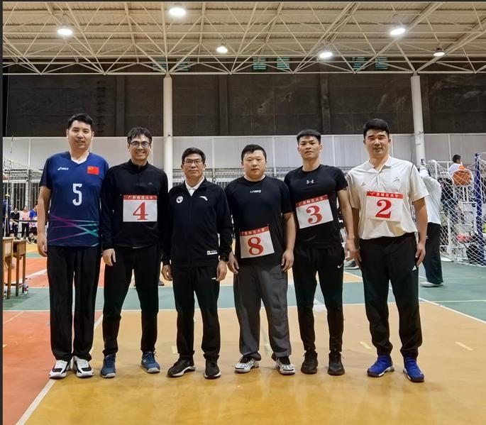 以球会友展风采，强健体魄促团结...